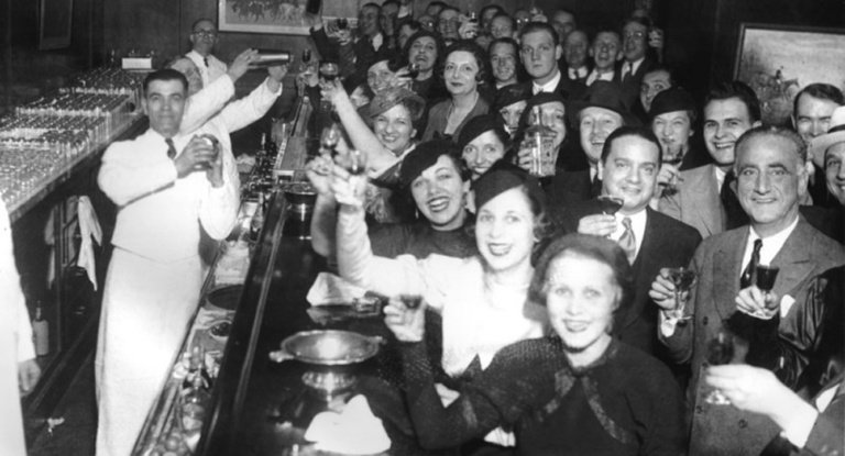Chicagoans celebrate the repeal of Prohibition at the Congress Hotel